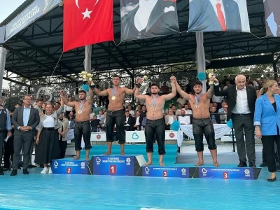 Kulalı pehlivan Türkiye Yağlı Güreş Ligi’nde şampiyon oldu

