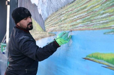 Kule vin&ccedil;ten tuvale: Kırşehir&rsquo;de operat&ouml;r&uuml;n sanat yolculuğu
