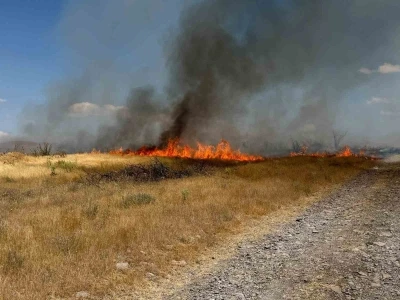 Kulu&rsquo;da anız yangını
