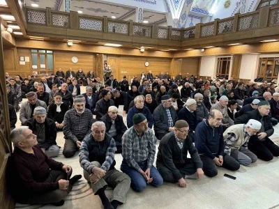 Kulu&rsquo;da ilk teravih namazında camiler doldu
