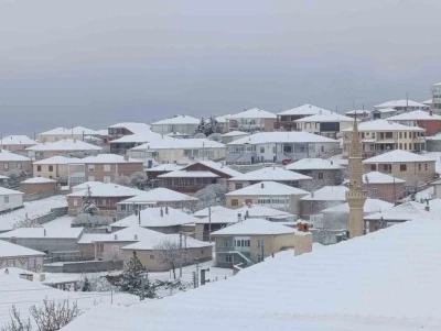 Kulu&rsquo;da mevsimin ilk kar yağışı etkili oldu
