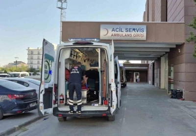 Kumaş tıraşlama makinesine elini kaptıran iş&ccedil;i yaralandı
