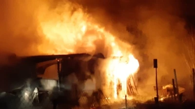 K&uuml;mesi alev alev yandı, karşısına ge&ccedil;ip "Canımız sağ, ben de yanabilirdim" dedi
