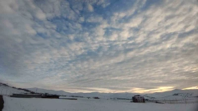 K&uuml;m&uuml;l&uuml;s bulutları Van semalarında g&ouml;rsel ş&ouml;len sundu
