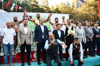 Kunduz’da Başpehlivan Feyzullah Aktürk
