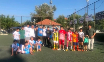 Kur&rsquo;an kurslarında dostluk sahaya taşındı
