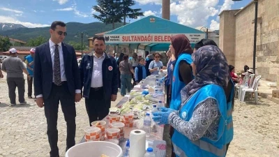 Kur&rsquo;an kursu &ouml;ğrencileri yararına hayır &ccedil;arşısı kuruldu
