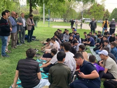 Kur&rsquo;an kursu &ouml;ğrencilerinden eğitime piknik molası
