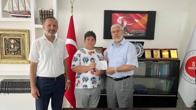 Kur’an kursu öğrencisi harçlığını Filistin’e bağışladı
