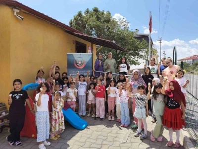 Kur&rsquo;an Kursunda eğitim g&ouml;ren &ccedil;ocuklara dondurma ikramı
