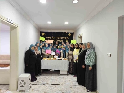 Kur&rsquo;an okumayı &ouml;ğrenen kadınlar i&ccedil;in program yapıldı

