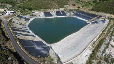 Kuraklığın vurduğu göleti, ürettiği çözümle suya kavuşturdu
