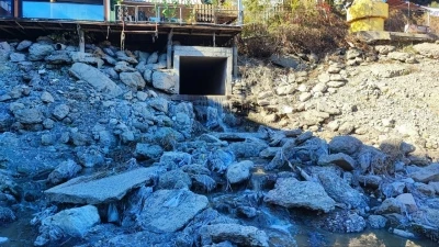 Kuraklık nedeniyle Seyhan Nehri&rsquo;ne su verilmeyince atık su ger&ccedil;eği ortaya &ccedil;ıktı
