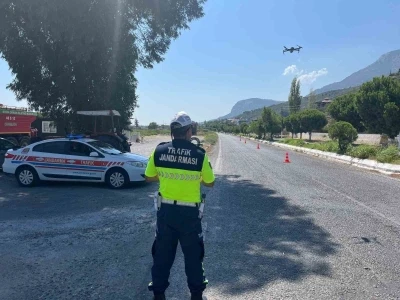 Kural tanımaz sürücüler havadan görüntülendi
