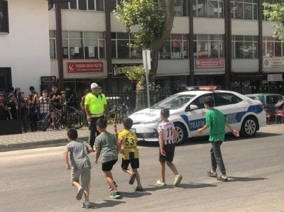 Kuran kursu öğrencilerine trafik eğitimi
