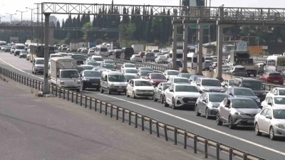 Kurban Bayramı tatilinin başlamasıyla TEM&rsquo;de yoğunluk oluştu

