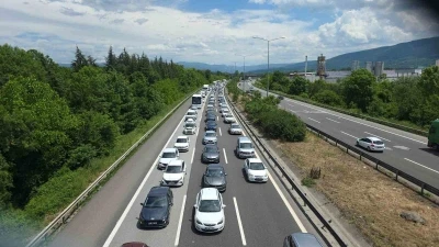 Kurban Bayramı tatilinin son g&uuml;n&uuml;nde D&uuml;zce&rsquo;de trafik durma noktasına geldi
