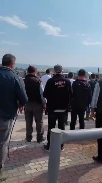 Kurban pazarında kavga: Jandarma havaya ateş a&ccedil;tı, kadın astsubay araya girdi
