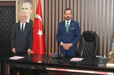 Kürşad Zorlu’dan Özgür Özel’e gönderme: &quot;Sayın Özel balıkçılığı önemsiyorsa İzmir Körfezi’ne gidip bir baksın&quot;
