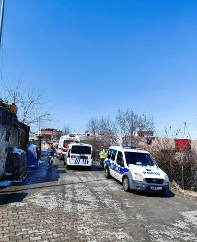 Kurtalan&rsquo;da camiden &ccedil;ıktıktan sonra otomobilin &ccedil;arptığı yaşlı adam yaralandı
