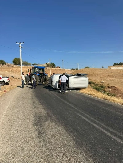 Kurtalan’da hafif ticari araç devrildi
