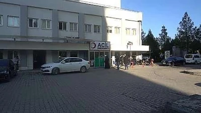 Kurtalan’da kontrolden çıkan motosiklet devrildi, 2 kişi yaralandı
