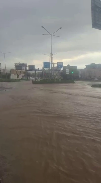 Kurtalan&rsquo;da sağanak yağış hayatı olumsuz etkiledi
