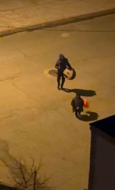 Kurtalan&rsquo;da sahur i&ccedil;in &ccedil;alınan davula tek başına halay &ccedil;ekti
