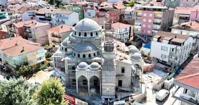 Kuru&ccedil;eşme Merkez Cami g&uuml;n sayıyor
