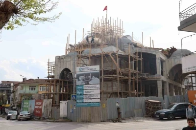 Kuru&ccedil;eşme Merkez Cami şekilleniyor
