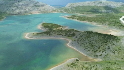 Kuruyan g&ouml;l yağışlarla yeniden canlandı

