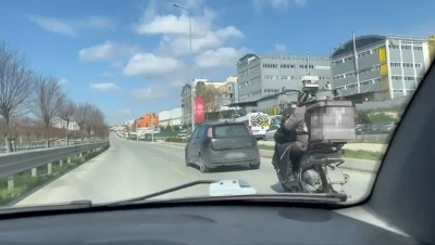 Kuryenin yardımına otomobil s&uuml;r&uuml;c&uuml;s&uuml; &ccedil;ekme halatıyla yetişti
