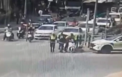 Kuryeyi polisin &lsquo;heimlich&rsquo; manevrası kurtardı
