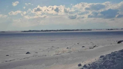 &lsquo;Kuş cenneti&rsquo; Arin G&ouml;l&uuml; tamamen dondu
