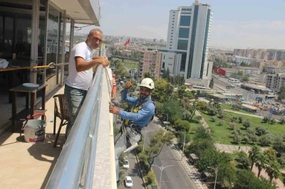 Kuş gibi süzülüp metrelerce yükseklikte çalışıyorlar
