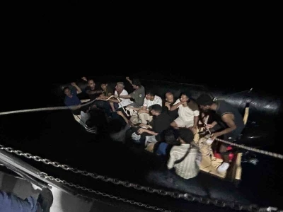 Kuşadası açıklarında 18 düzensiz göçmen yakalandı
