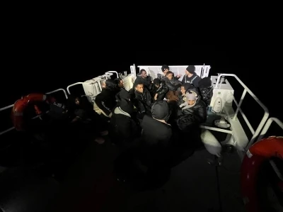 Kuşadası a&ccedil;ıklarında 19 d&uuml;zensiz g&ouml;&ccedil;men yakalandı
