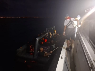 Kuşadası  açıklarında 21 düzensiz göçmen kurtarıldı
