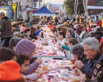 Kuşadası Belediyesi iftar g&uuml;nleri G&uuml;zel&ccedil;amlı ile devam etti
