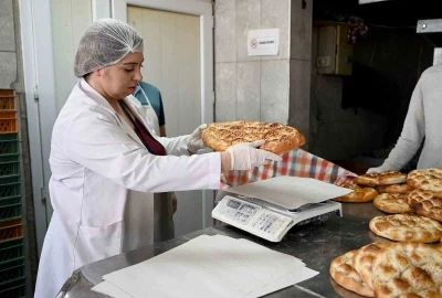 Kuşadası Belediyesi&rsquo;nden fırınlara gramaj ve fiyat denetimi
