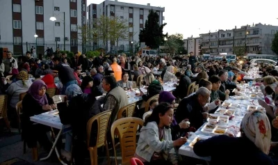 Kuşadası Belediyesi&rsquo;nden Ramazan ayı boyunca 18 bin kişilik iftar yemeği
