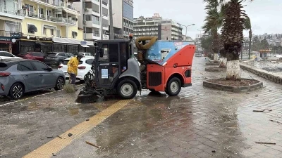 Kuşadası Belediyesi&rsquo;nden sağanak ve fırtına mesaisi
