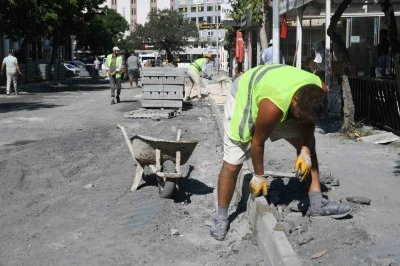 Kuşadası Cumhuriyet Mahallesi 5 bin metrekare daha yeni yola kavuşacak
