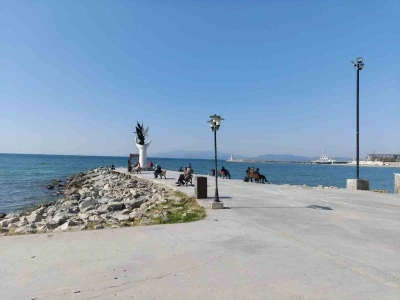 Kuşadası, Mart ayında yazı yaşadı

