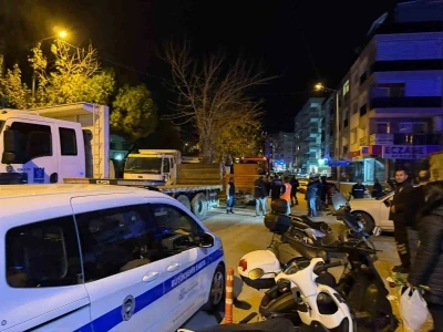 Kuşadası&rsquo;nda belediye ekipleri karşı karşıya geldi
