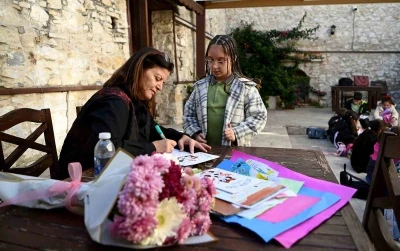 Kuşadası’nda çocuklara hem kitap hem hayvan sevgisi aşılandı

