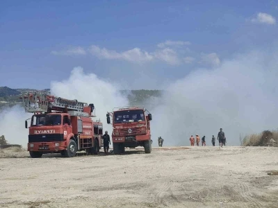 Kuşadası’nda hafriyat ve moloz döküm alanında çıkan yangın kontrol altında alındı

