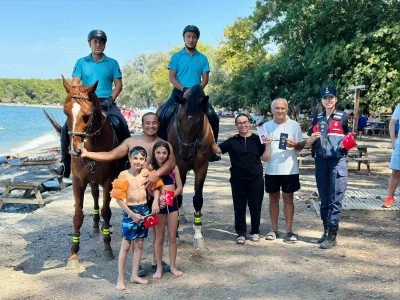Kuşadası’nda jandarmadan KADES bilgilendirmesi
