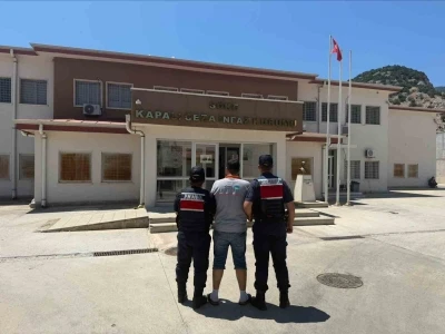 Kuşadası&rsquo;nda uyuşturucu satıcısı yakalandı
