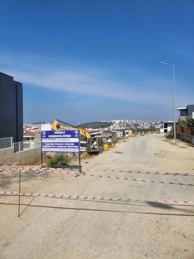 Kuşadası&rsquo;nda yol yapım &ccedil;alışmaları s&uuml;r&uuml;yor
